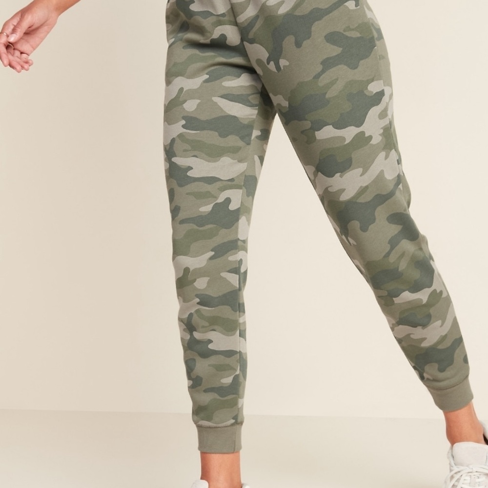 Old Navy Camouflage Jogger Pants - Green and Tan